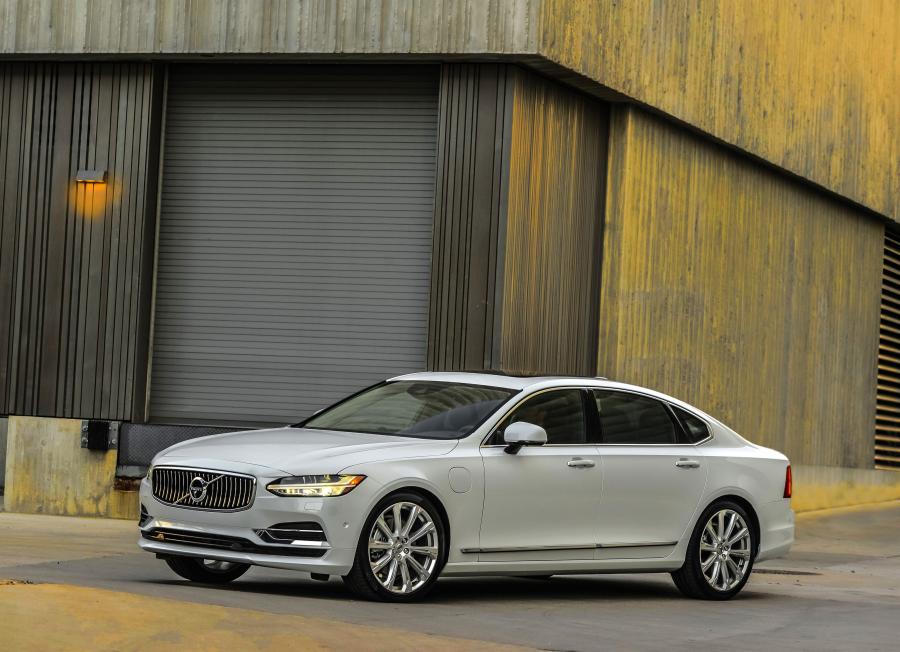  Volvo S90 T8 Inscription 2017 года  (NA) (фото 4 из 11)